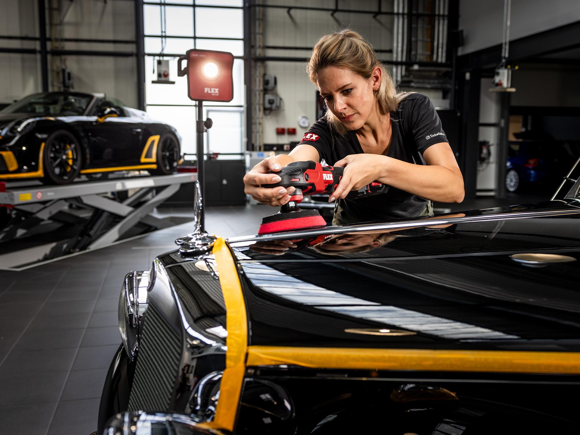 Car polishing with the rotary polisher from FLEX