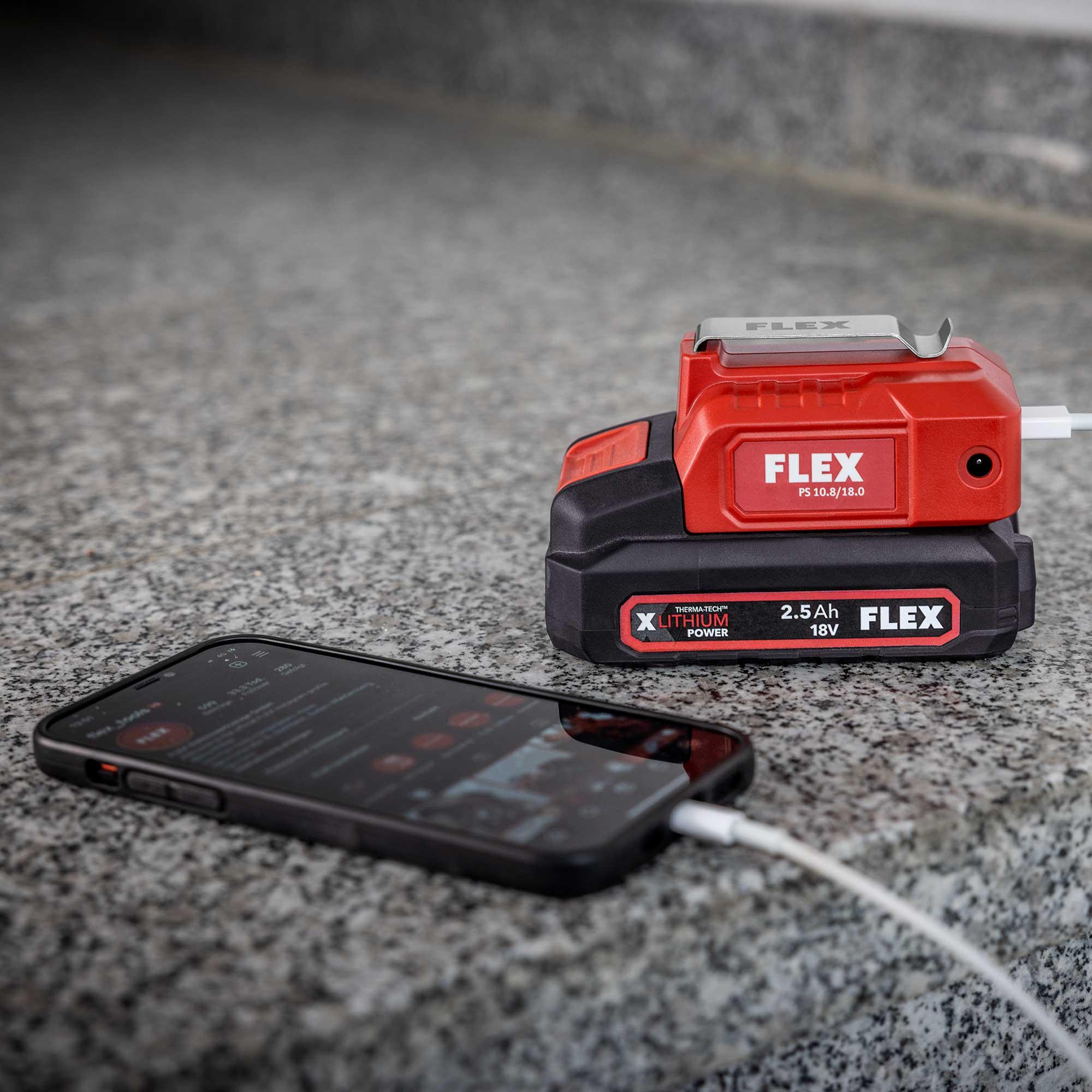 Charging mobile phones on the construction site with FLEX battery powerbank PS 10.8/18.0