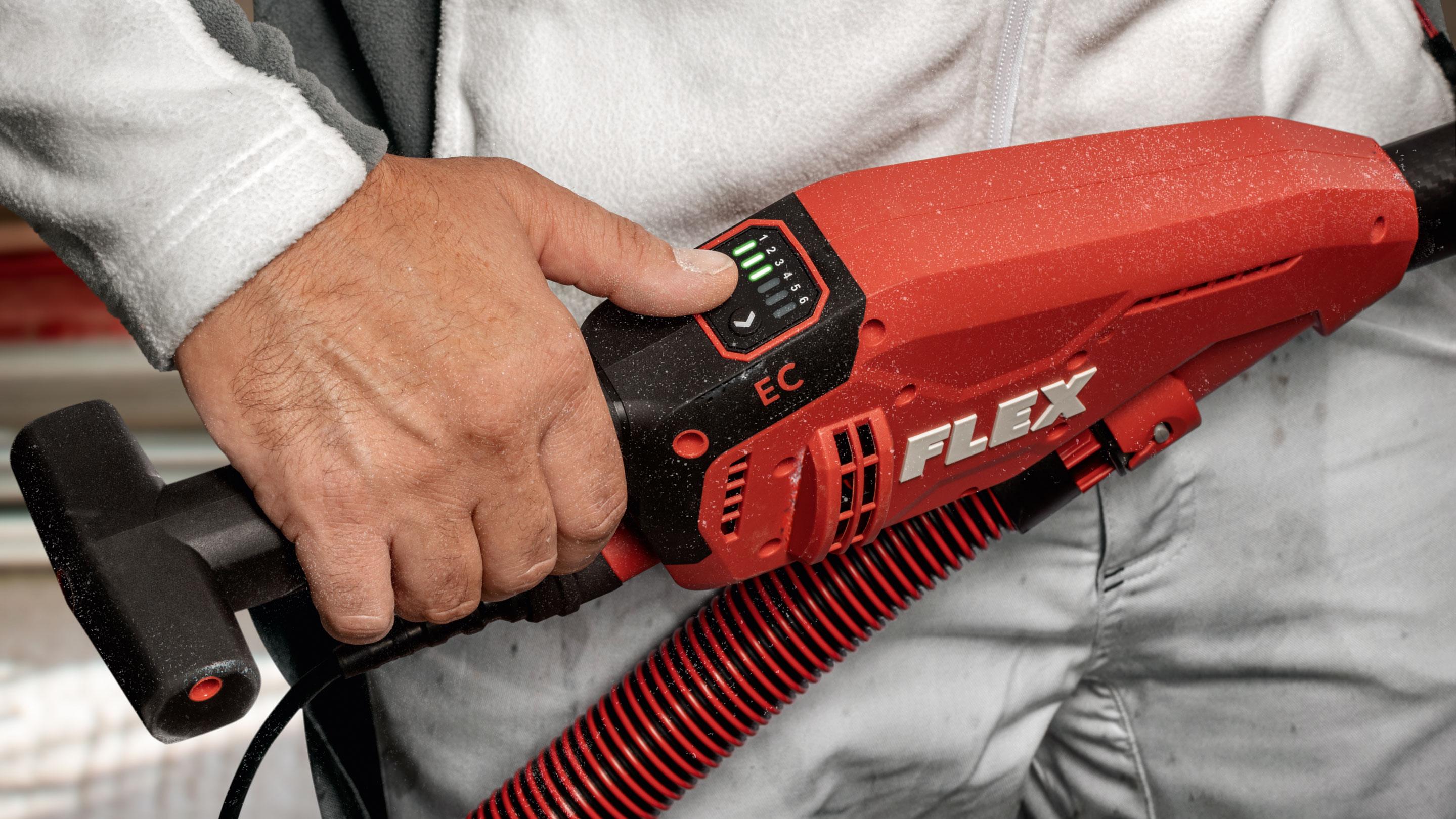 Brúska s dlhým krkom od spoločnosti FLEX s variabilným nastavením rýchlosti