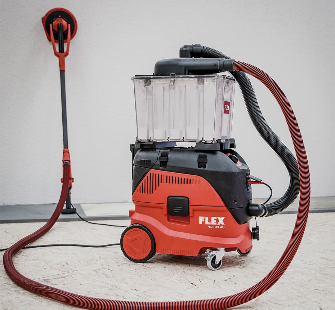 Pre-separatore per aspiratore di sicurezza VCE su un aspiratore di sicurezza FLEX con una giraffa collegata