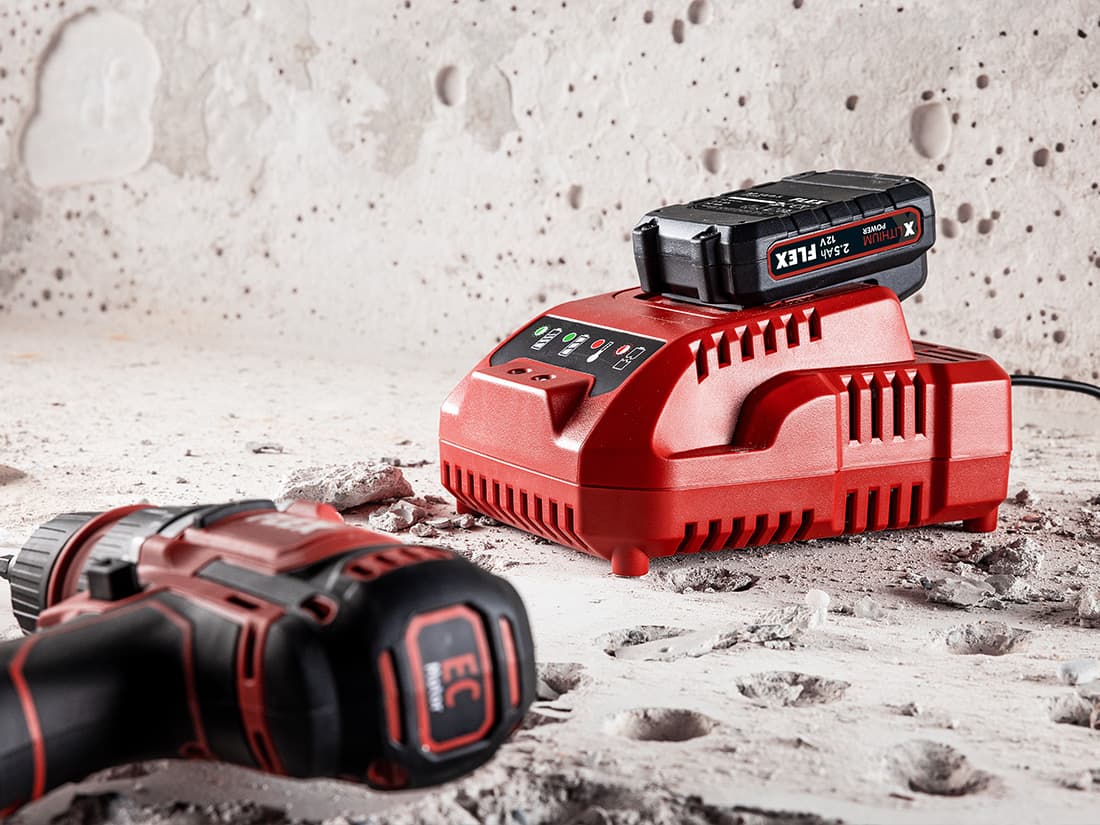 Chargeur de batterie FLEX 12 V sur place