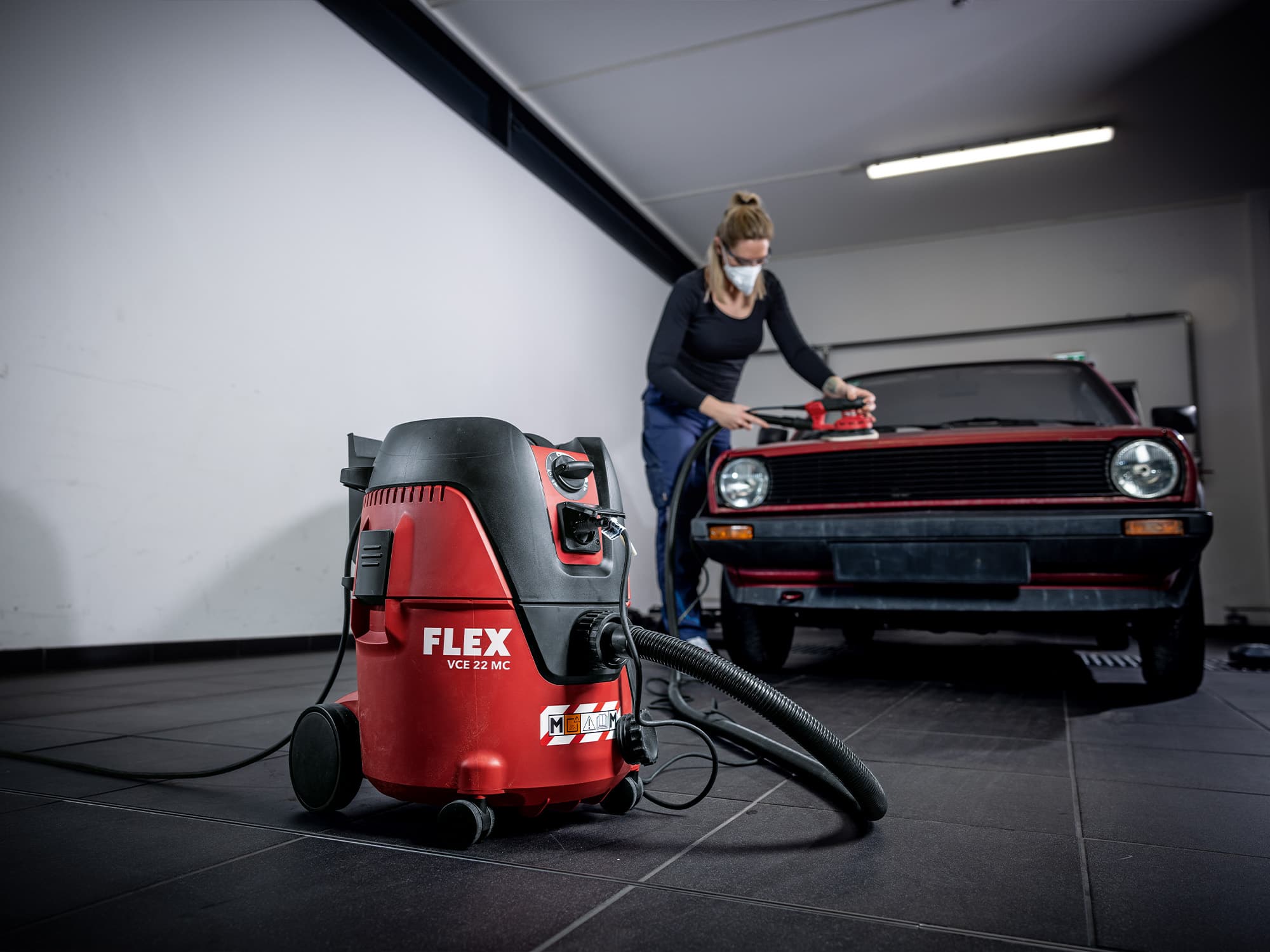 Extraction avec extracteur de sécurité FLEX lors du ponçage de peinture sur une voitur