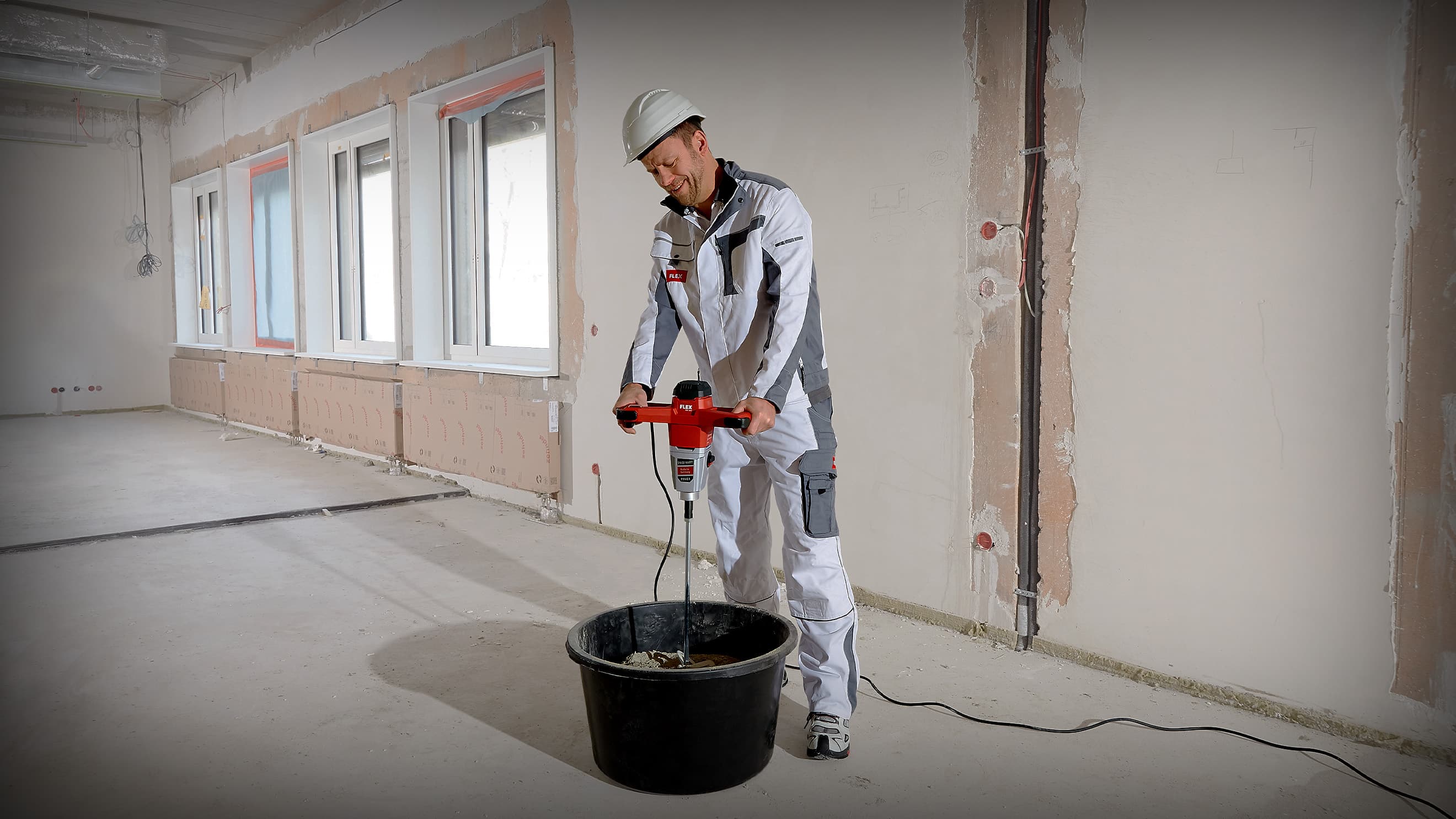 Snadné míchání pytlovaného materiálu na staveništi pomocí míchačky FLEX