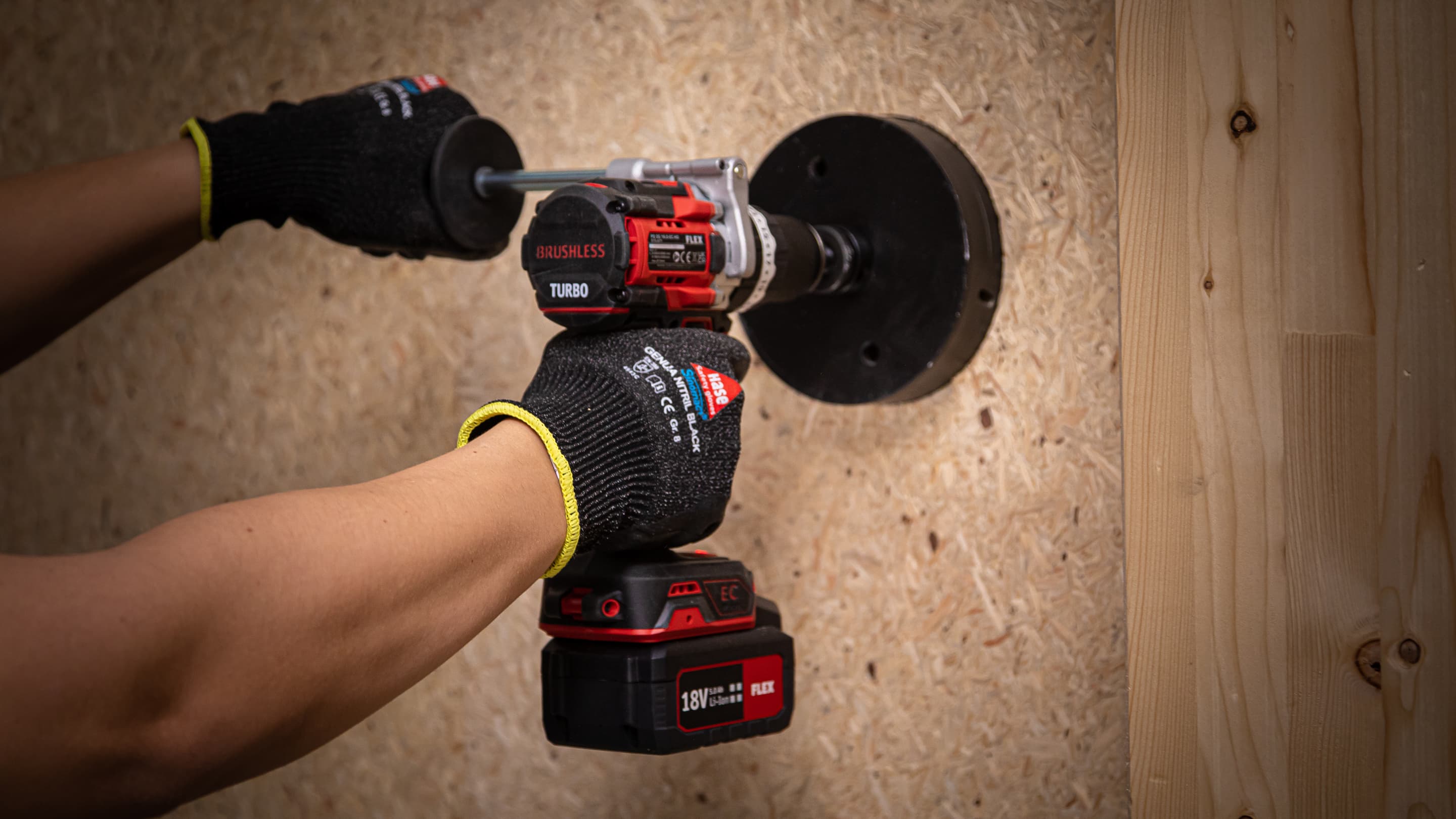 Drilling in wood chipboard with FLEX impact drill with turbo mode PD 2G 18.0 HD